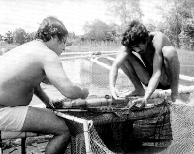 Chontales preparando redes de pesca