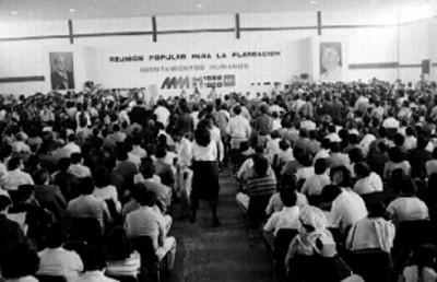 Reunión popular para la planeación de asentamientos humanos, dirigida durante la campaña de Miguel de la Madrid