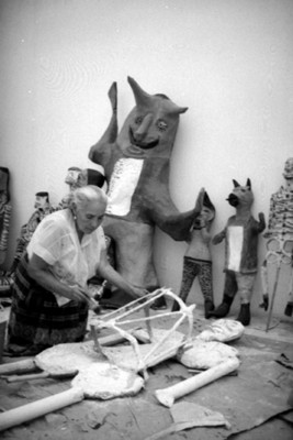 Carmen Caballero arma un judas en el estudio de Diego Rivera