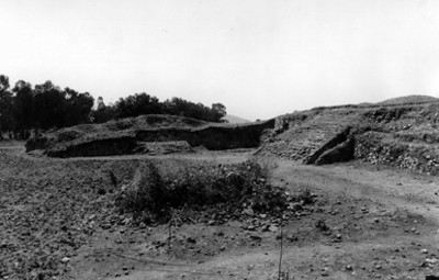 Montículo y escalinatas, vista norte