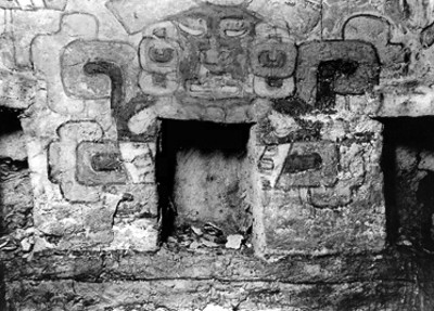 Tumba 104, detalle de la parte central