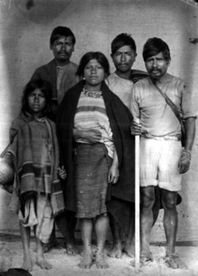 Familia indígena, retrato