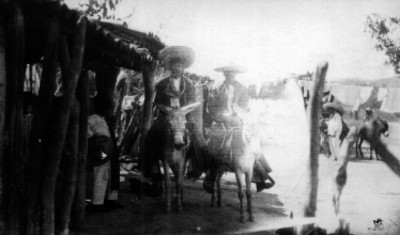 Indígenas en burrosm, retrato