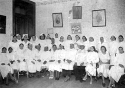 Grupo de enfermeras y enfermeros, retrato de grupo