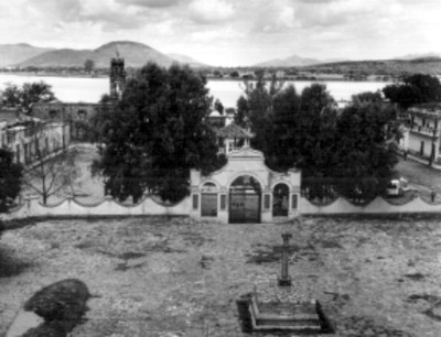 Vista general del jardín principal y el Santuario de la Soledad