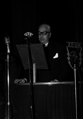 Luis Garrido haciendo uso de la palabra en una ceremonia