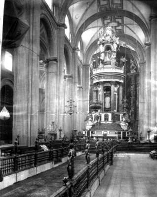 El "Cipres" en el "interior de la Catedral" Metropolitana, ciudad de México