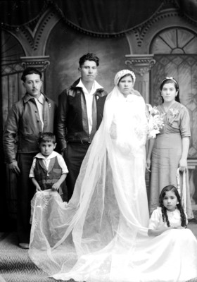 Matrimonio Nadia con familia, retrato de grupo