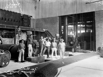 Trabajadores del "departamento eléctrico" en el "Ingenio de Zacatepec", retrato de grupo