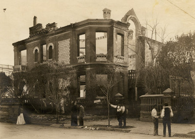 Casa de Francisco I. Madero, después de ser bombardeada e incendiada