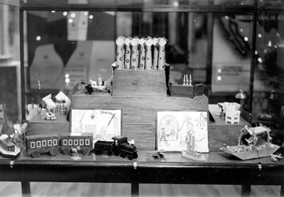 Exposición objetiva del plan Sria de la asistencia Pública, jugetes de los jardines de niños