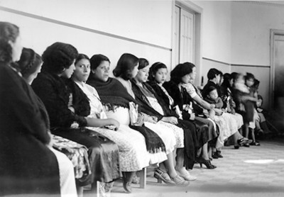 Mujeres esperando consulta médica
