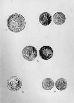 Lote de monedas antiguas en exhibición
