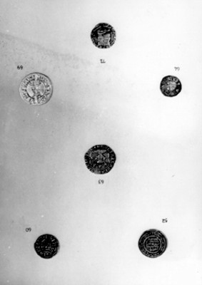 Monedas españolas exhibidas en la sala de Numismática del Museo Nacional de Historia