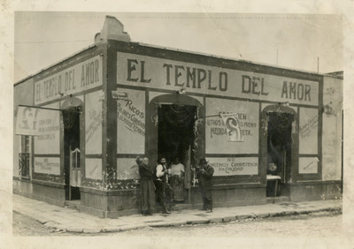 Pulquería "El Templo del Amor" en la esquina de República de Guatemala