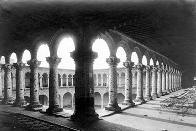 "Vista general del Claustro. Ex-convento de la Merced. Ciuad de México", parte superior