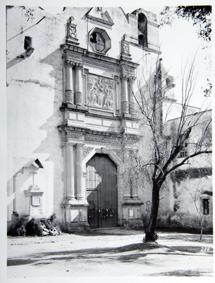 Iglesia de San Gabriel, fachada principal