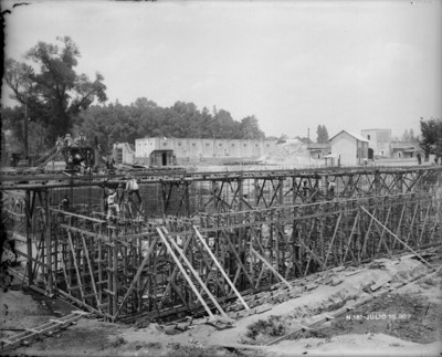 Obras de construcción del sistema de agua potable que va de Xochimilco para el D.F.