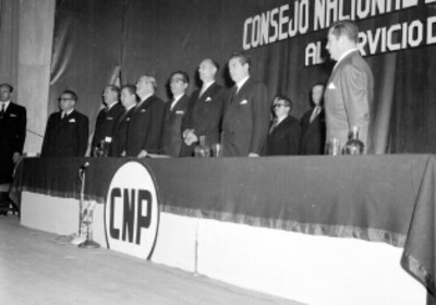 Adolfo López MAteos, Gustavo Díaz Ordaz, Benito Coquet y publicistas durante la inauguración de la CNP