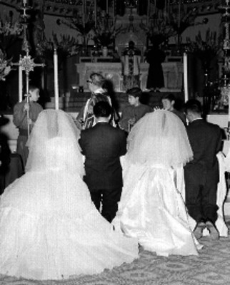 Boda colectiva en una iglesia