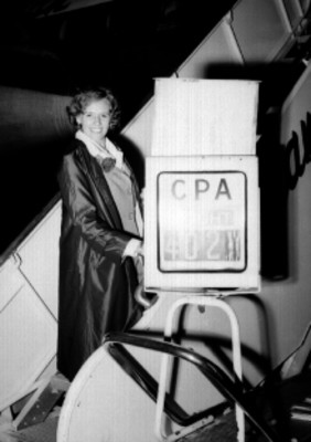 Pasajera abordando vuelo 402 de Canadian Pacific, retrato