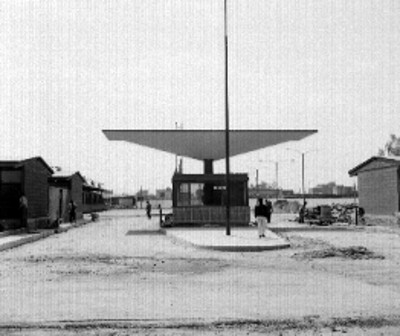 Albañiles en la construcción de las nuevas bodegas de C.E.I.M.S.A.