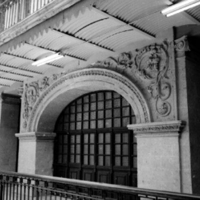 Corredores y oficinas en el nuevo edificio de la CONASUPO