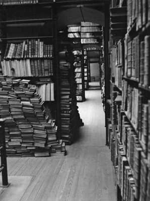 Libreros en la biblioteca Nacional