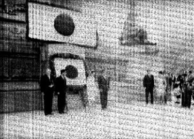 Akihito y Michiko con funcionarios rinden homenaje en la columna de la Independencia, retrato de grupo