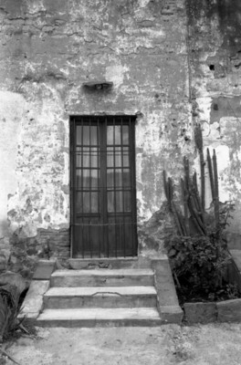 Puerta enrejada