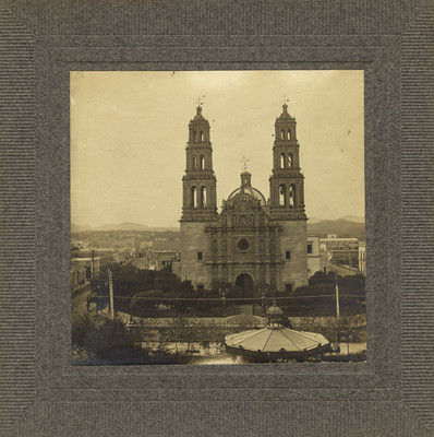 "Plaza principal y catedral de Chihuahua", vista panorámica