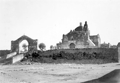 Fachada de un templo religioso, vista exterior