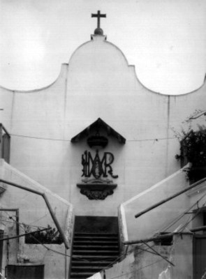 Nicho con imagen de la Virgen de Guadalupe en un muro de una vivienda
