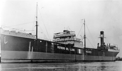 Barco Potrero del Llano anclado en un puerto