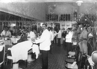 Hombres trabajando en una peluqueria