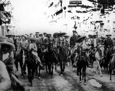 Francisco Villa y Emiliano Zapata en su entrada triunfal a la ciudad de México