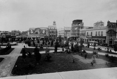 Plaza frente a Palacio de Justicia, vista parcial