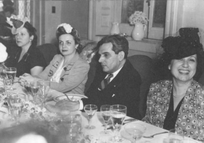 Diplomáticos durante una comida