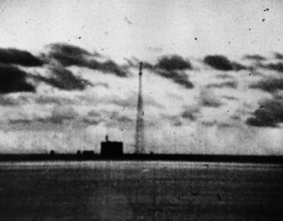 Torre en un paraje desértico