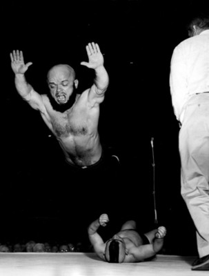 Hombres durante lucha libre