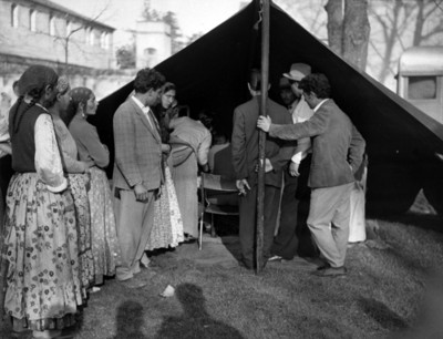 "Gitanos" junto a campamento