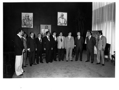 Miembros de la Confederación de Agentes Aduanales acompañados por Feliciano Guerra y Santiago Roel en oficina de la Secretaría de Relaciones Exteriores