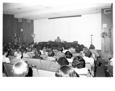 El profesor Raúl Bolaños Martínez ofrece una conferencia en el Instituto Matías Romero