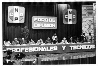 Estrado del "Foro de difusión de profesionales y técnicos de la CNOP"