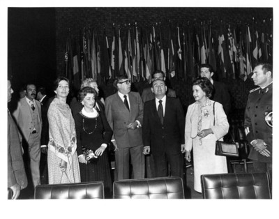 Santiago Roel junto a Carlos Humberto Romero en sala interior de la Secretaría de Relaciones Exteriores