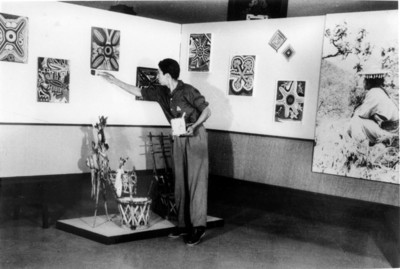 Montaje de la exposición itinerante huichol en Guadalajara