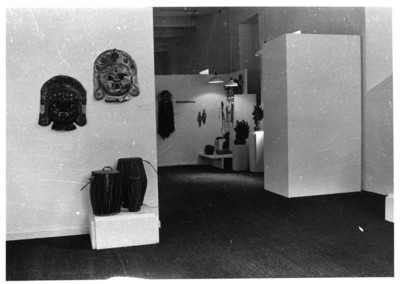 Sala con la exposición de arte popular internacional