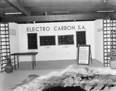 Exhibición de piezas para instalación eléctrica en planta Nissan Mexicana