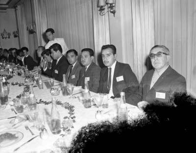 Representantes de empresa Volkswagen en comedor banquete