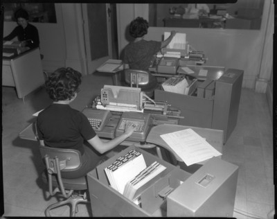 Secretarias en una oficina